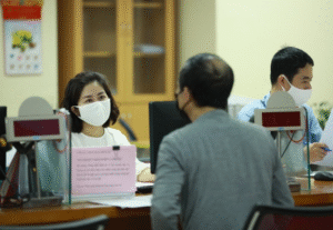 Ngoài lương hưu, CBCC nghỉ hưu trước tuổi do tinh giản biên chế (còn từ 2–5 năm đến tuổi nghỉ hưu và đủ điều kiện BHXH) sẽ được hưởng thêm những chế độ gì?