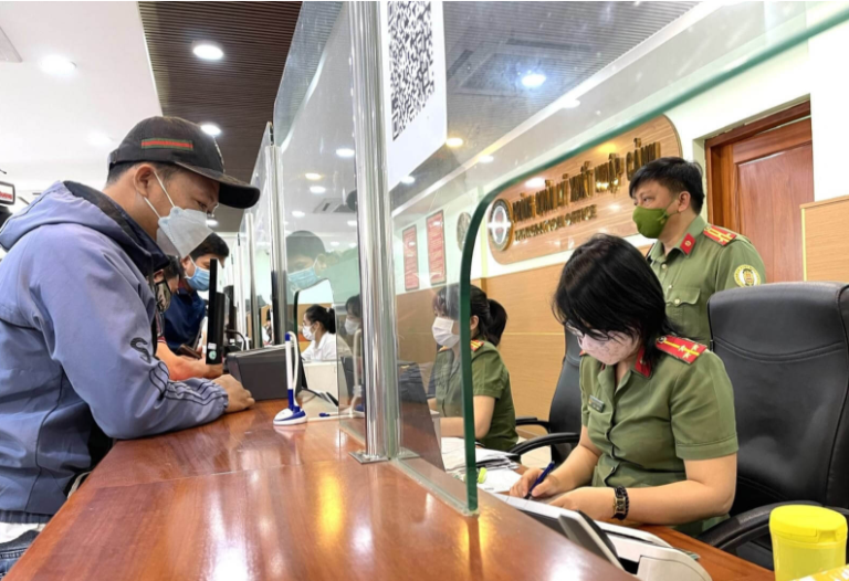 Trường hợp bị cấm xuất cảnh, không được xuất cảnh, bị tạm hoãn xuất cảnh theo quy định của pháp luật