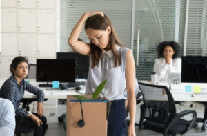 Phân biệt trợ cấp thôi việc và trợ cấp mất việc?