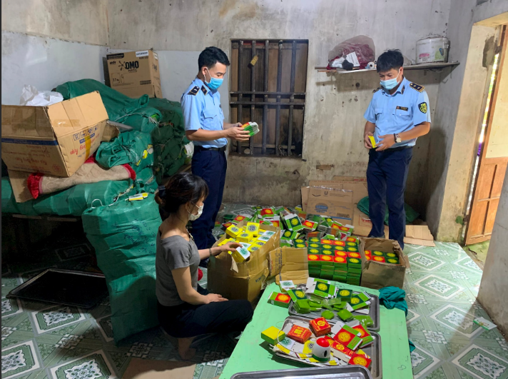 Sản xuất hàng giả thì thời gian khởi tố vụ án là bao lâu? Sản xuất hàng giả sẽ bị chịu hành phạt gì?