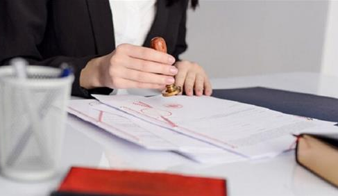 Việc ghi nhận tổ chức đủ điều kiện kinh doanh dịch vụ đại diện sở hữu công nghiệp được thực hiện thế nào?