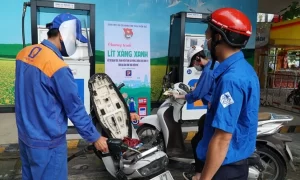 Không tắt máy xe khi đổ xăng bị phạt bao nhiêu?